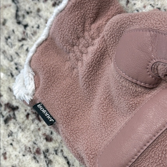 Isotoner Women’s Stretch Dusty Pink Fleece Gloves. One Size. - Picture 2 of 14